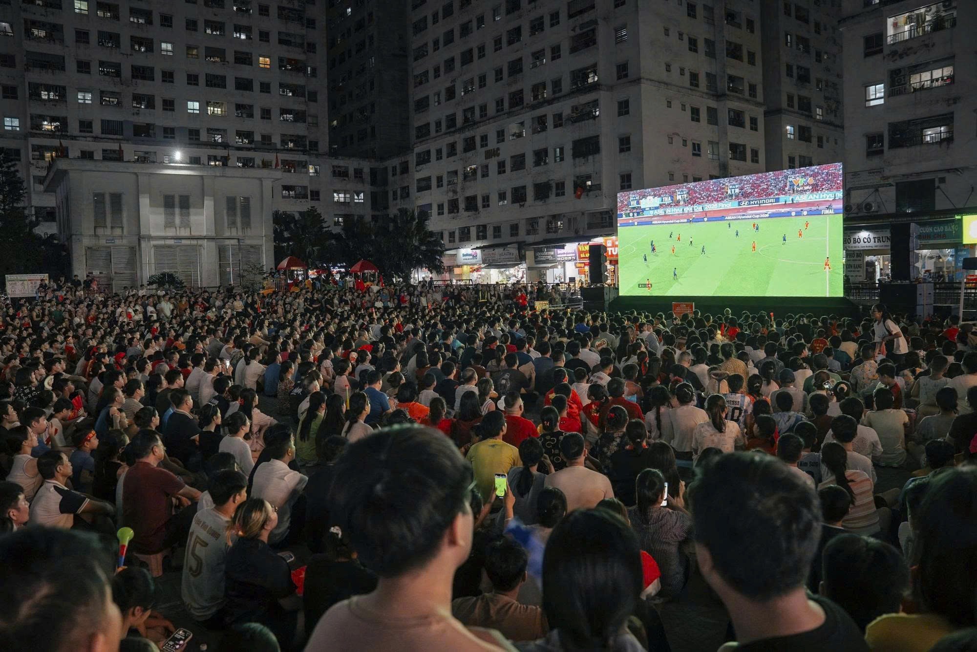 Đêm không ngủ ăn mừng chức vô địch ASEAN Cup của đội tuyển Việt Nam - ảnh 21