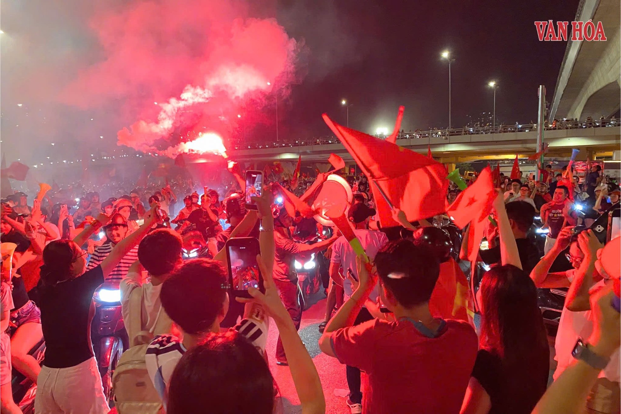 Đêm không ngủ ăn mừng chức vô địch ASEAN Cup của đội tuyển Việt Nam - ảnh 4