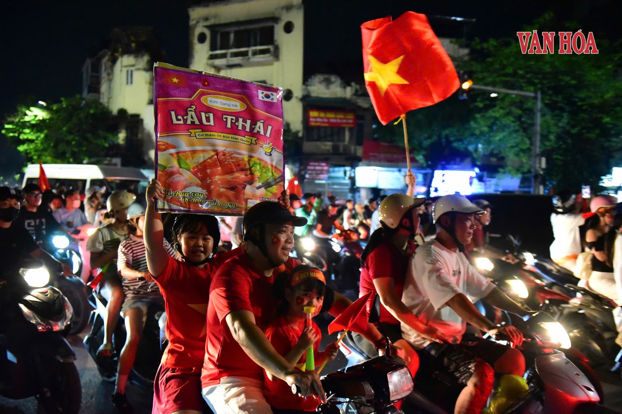 Đêm không ngủ ăn mừng chức vô địch ASEAN Cup của đội tuyển Việt Nam - ảnh 8