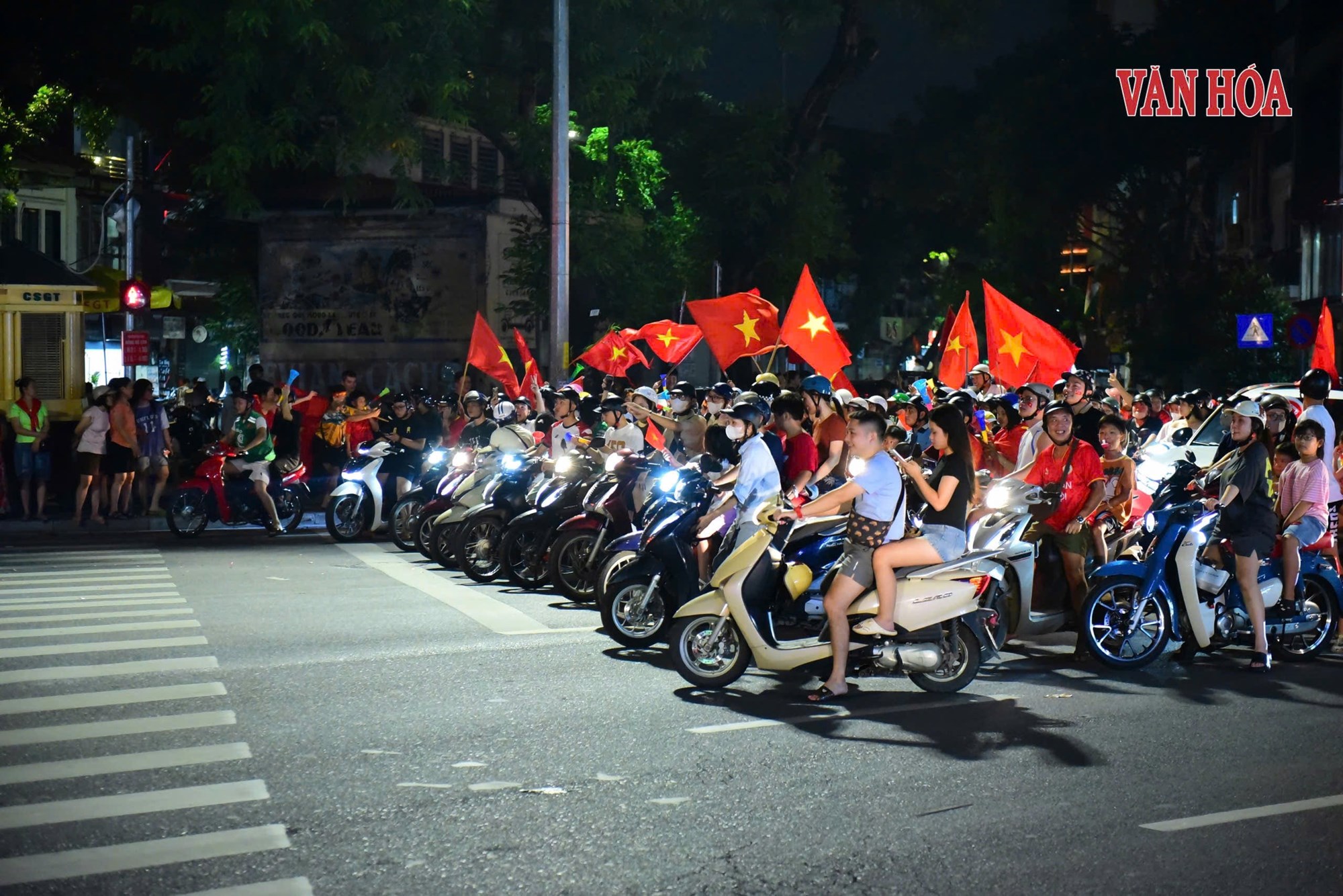 Đêm không ngủ ăn mừng chức vô địch ASEAN Cup của đội tuyển Việt Nam - ảnh 9