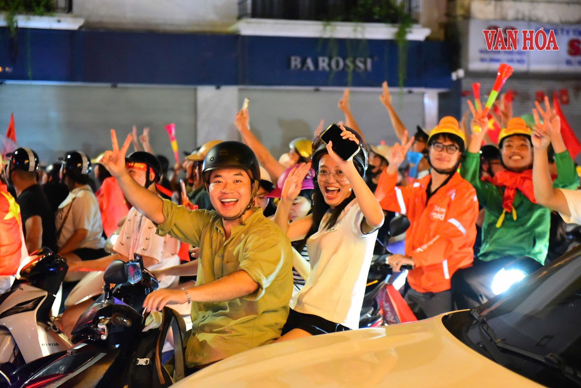 Đêm không ngủ ăn mừng chức vô địch ASEAN Cup của đội tuyển Việt Nam - ảnh 10