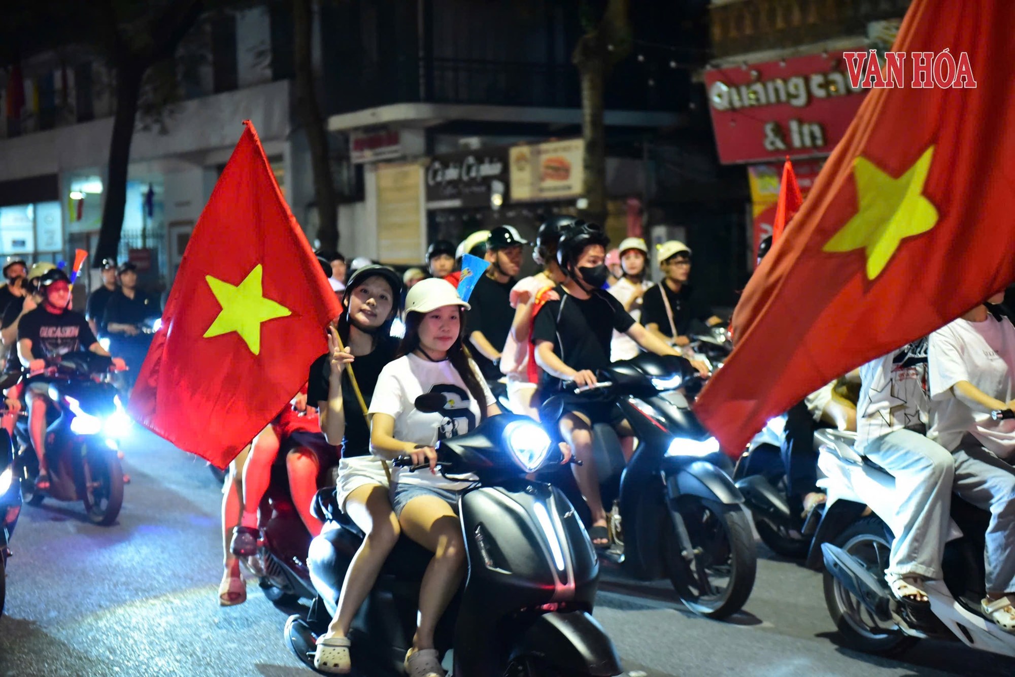 Đêm không ngủ ăn mừng chức vô địch ASEAN Cup của đội tuyển Việt Nam - ảnh 11