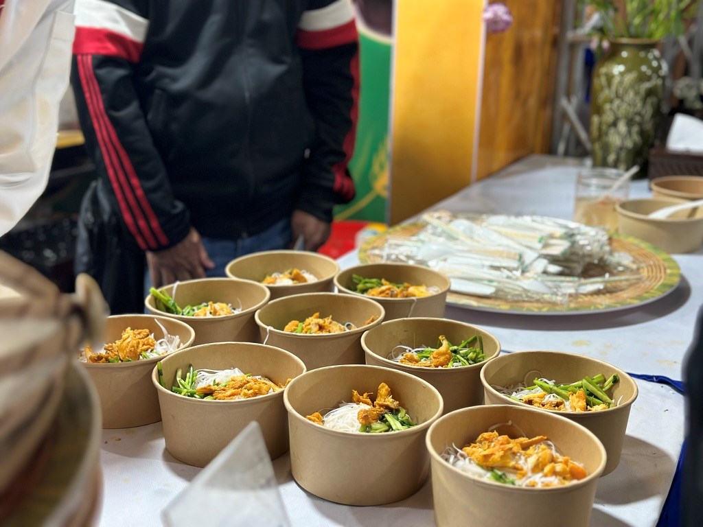 Du khách nườm nượp đổ về Liên hoan ẩm thực – du lịch Ninh Bình 2025 - ảnh 7