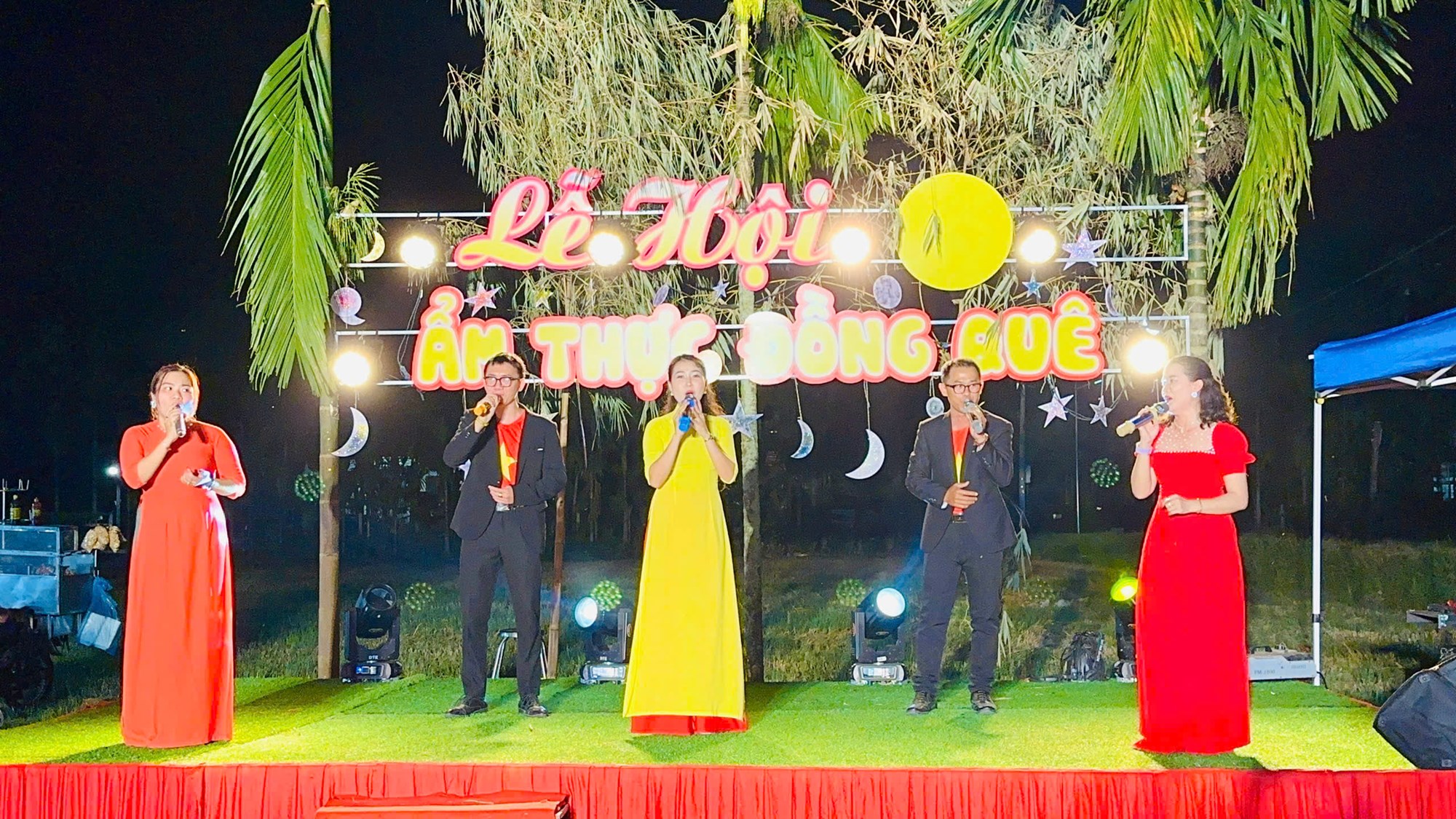 Hàng nghìn du khách đổ về Lễ hội “Ẩm thực đồng quê”  - ảnh 8