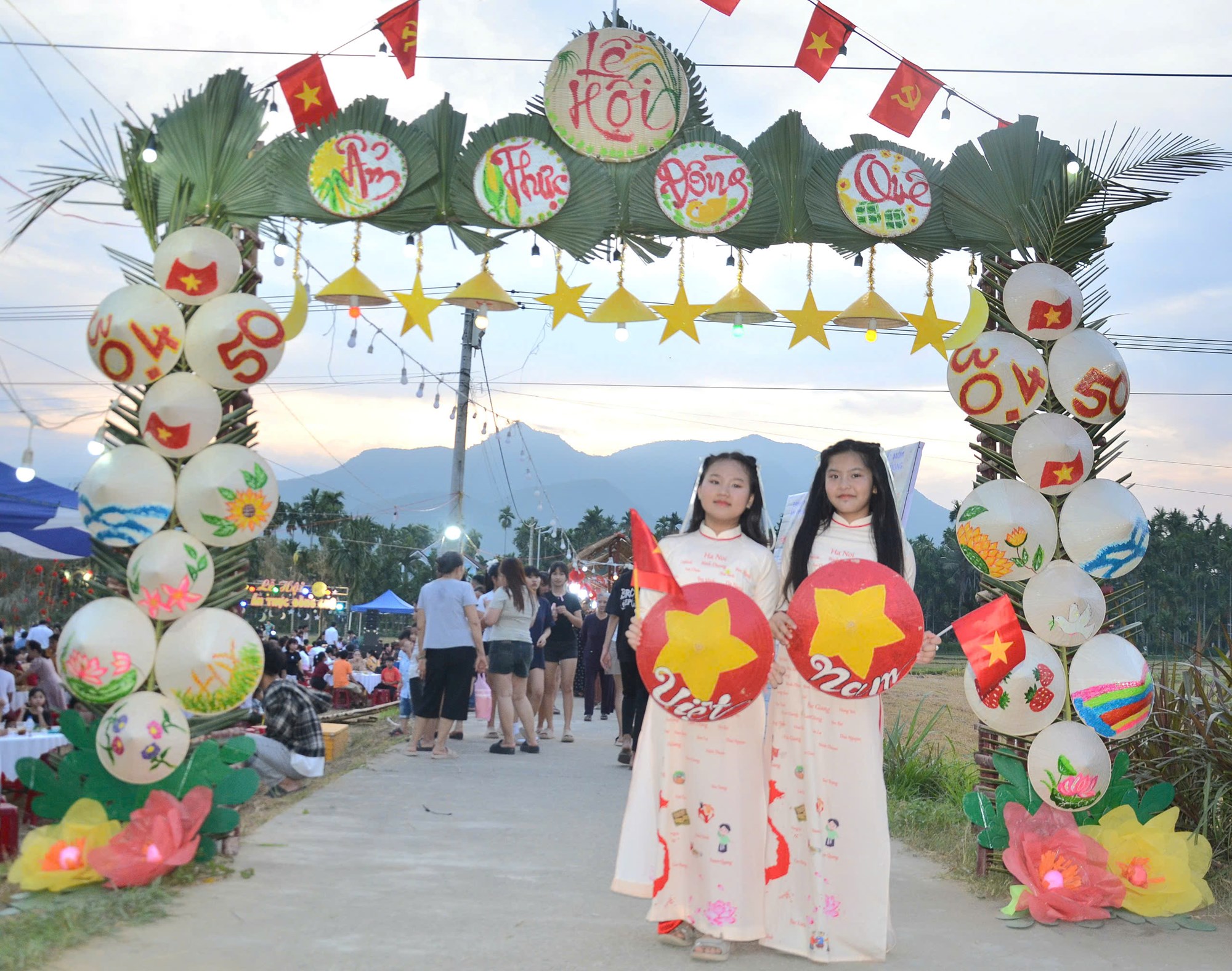 Hàng nghìn du khách đổ về Lễ hội “Ẩm thực đồng quê”  - ảnh 1