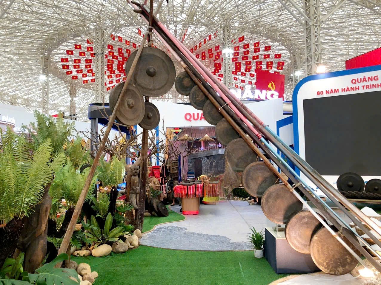 Đặc sắc không gian trưng bày “Quảng Ngãi - Cội nguồn cách mạng, vững bước tương lai” - ảnh 3