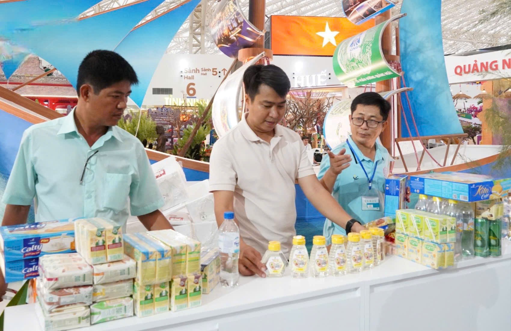 Đặc sắc không gian trưng bày “Quảng Ngãi - Cội nguồn cách mạng, vững bước tương lai” - ảnh 8