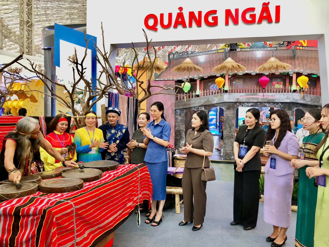 Đặc sắc không gian trưng bày “Quảng Ngãi - Cội nguồn cách mạng, vững bước tương lai” - ảnh 1