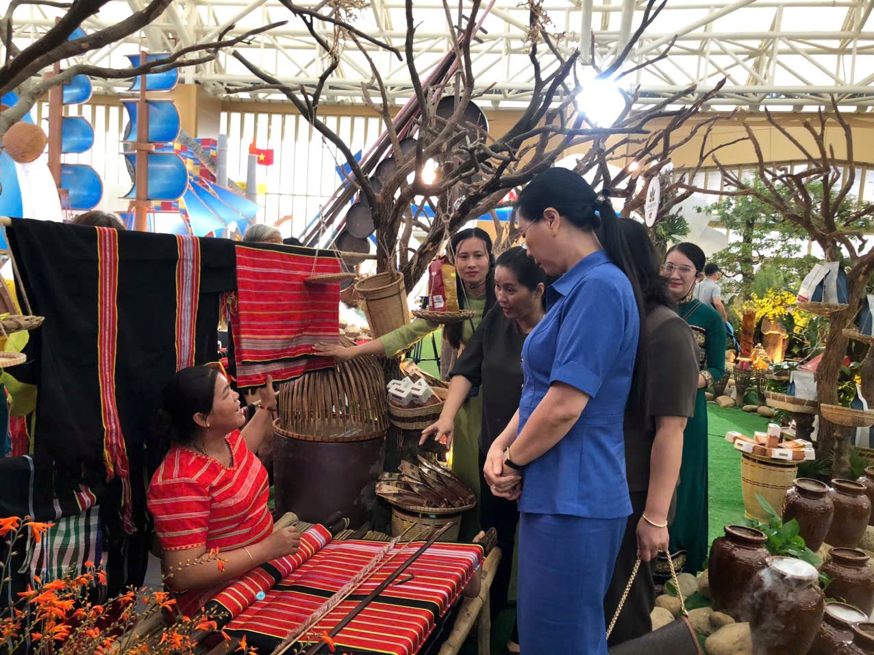 Đặc sắc không gian trưng bày “Quảng Ngãi - Cội nguồn cách mạng, vững bước tương lai” - ảnh 10