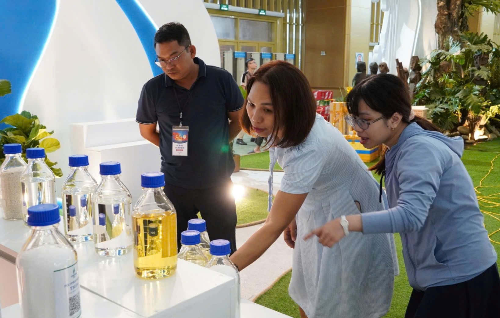 Đặc sắc không gian trưng bày “Quảng Ngãi - Cội nguồn cách mạng, vững bước tương lai” - ảnh 7