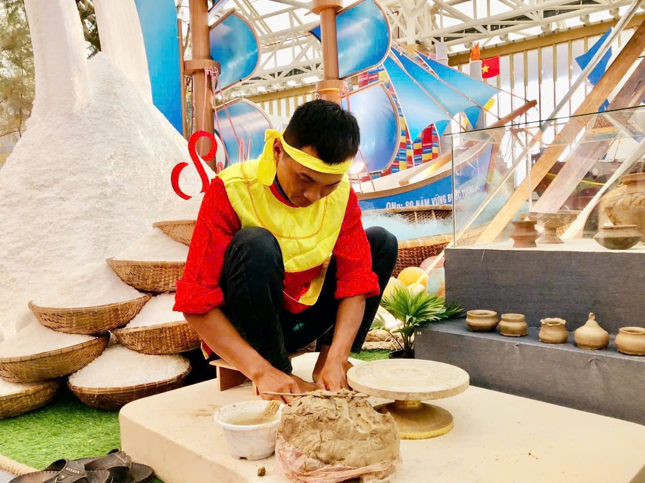 Đặc sắc không gian trưng bày “Quảng Ngãi - Cội nguồn cách mạng, vững bước tương lai” - ảnh 11