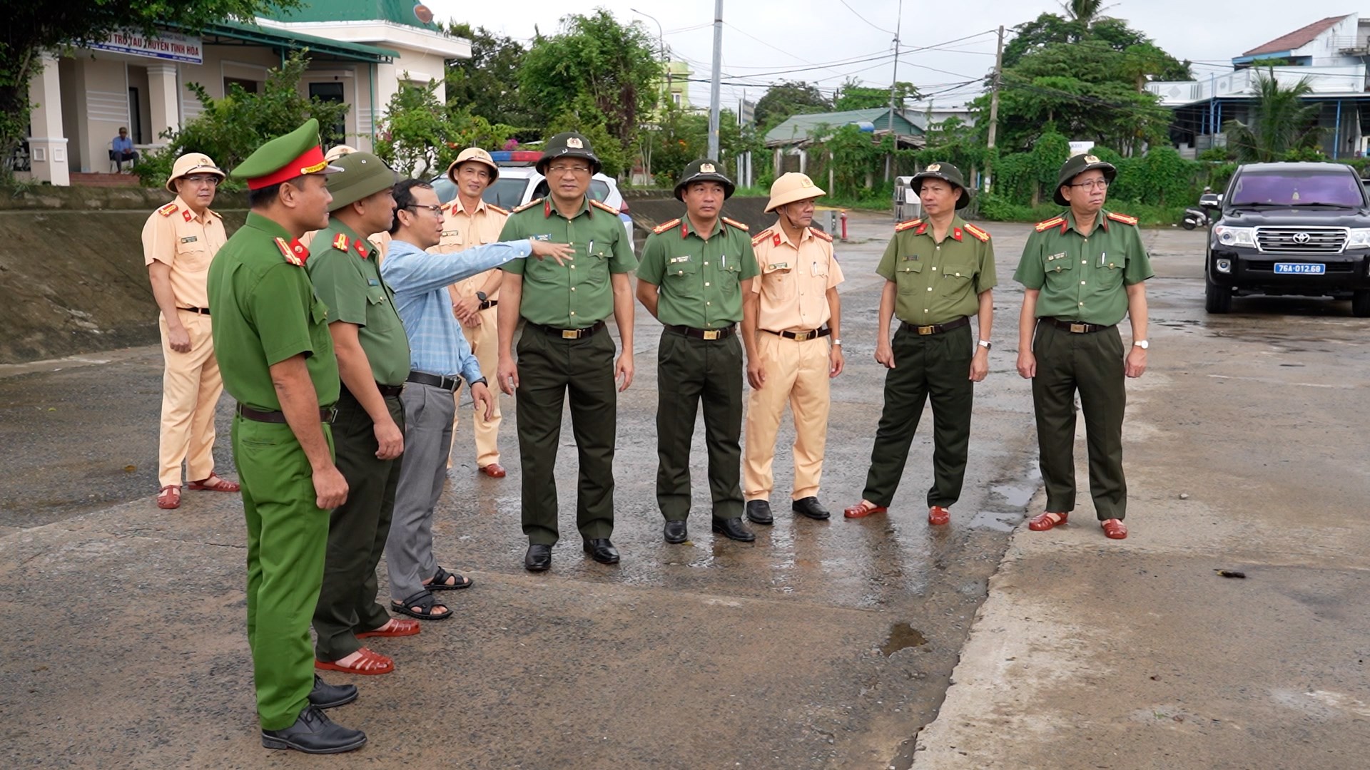 Bảo đảm an toàn cho tàu cá tại nơi tránh trú bão Fengshen - ảnh 4