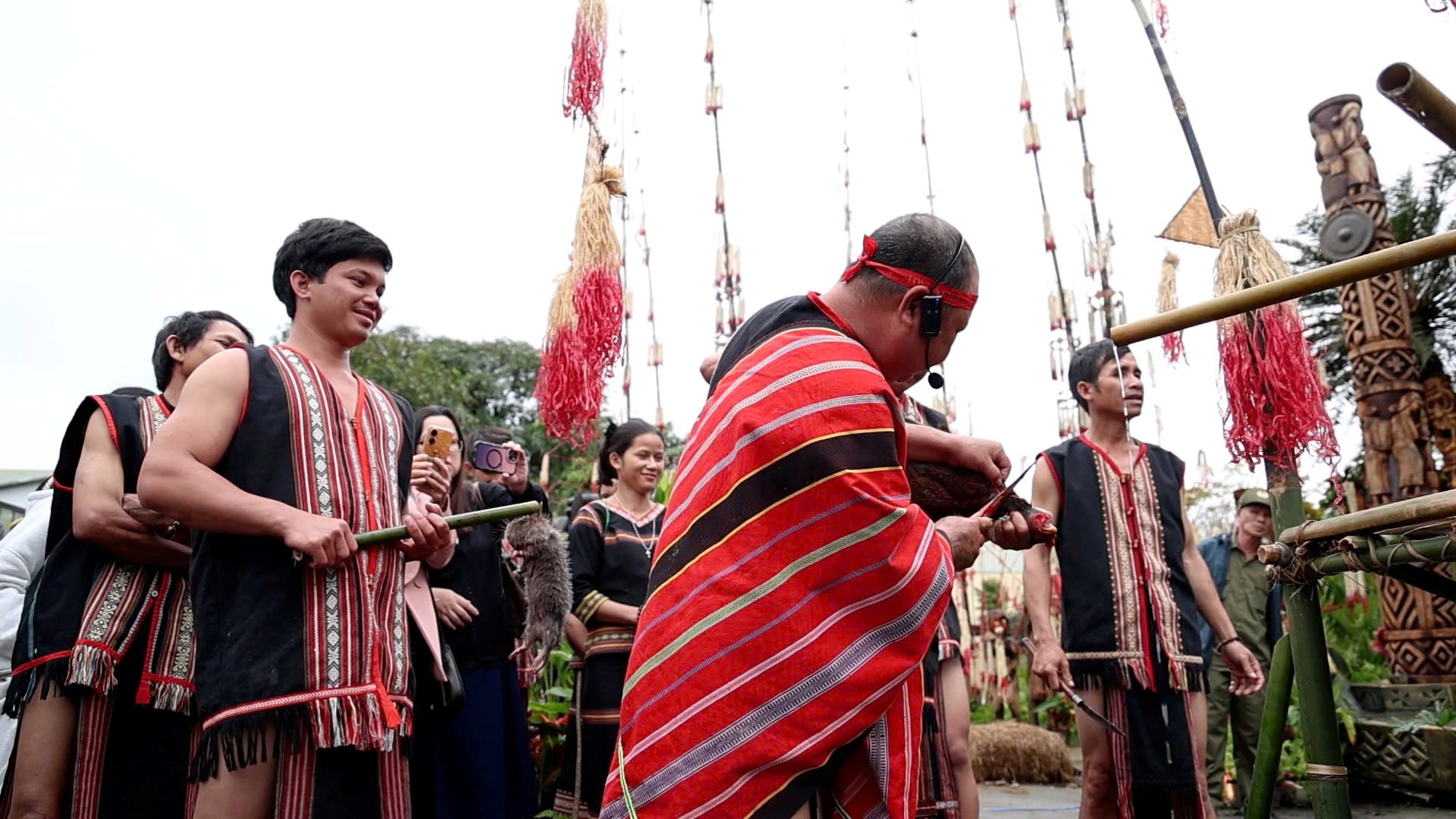 Tái hiện Lễ cúng máng nước của dân tộc Xơ Đăng - ảnh 4