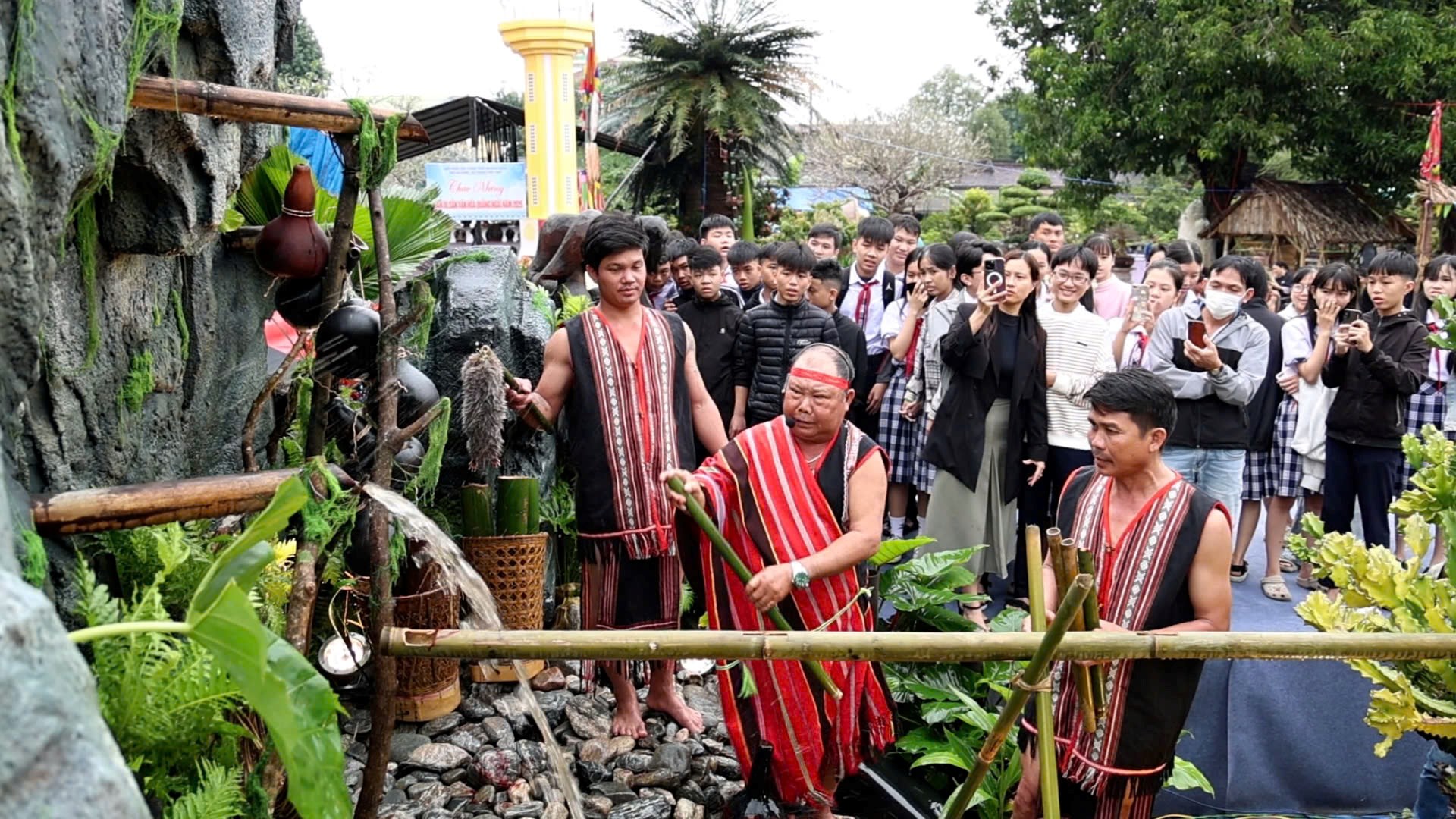 Tái hiện Lễ cúng máng nước của dân tộc Xơ Đăng - ảnh 2