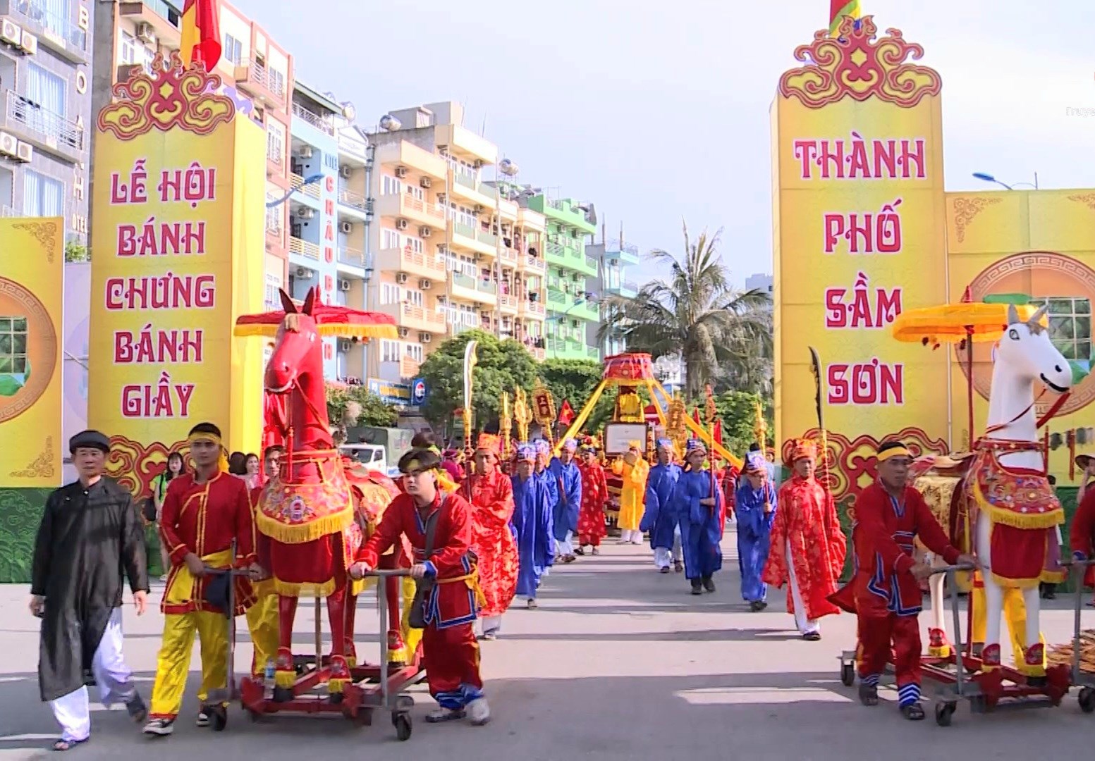 Đặc sắc thi làm bánh chưng, bánh giầy của cư dân vùng biển Sầm Sơn - ảnh 1