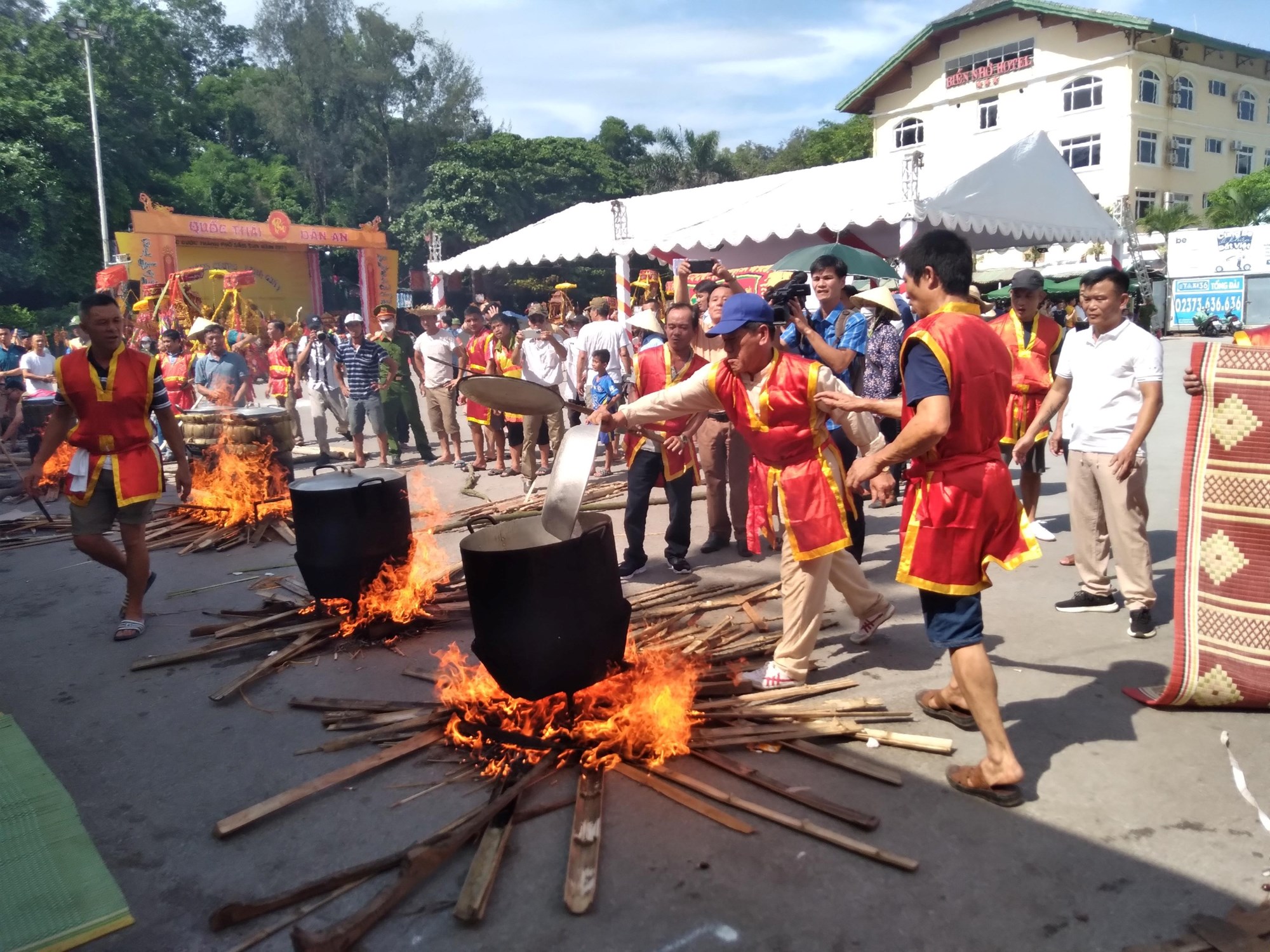 Đặc sắc thi làm bánh chưng, bánh giầy của cư dân vùng biển Sầm Sơn - ảnh 6