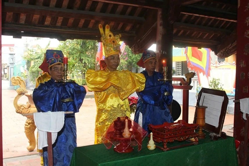 Lễ cáo yết dâng hương tại Bảng Môn Đình trong Lễ hội Bút Nghiên Thanh Hóa.