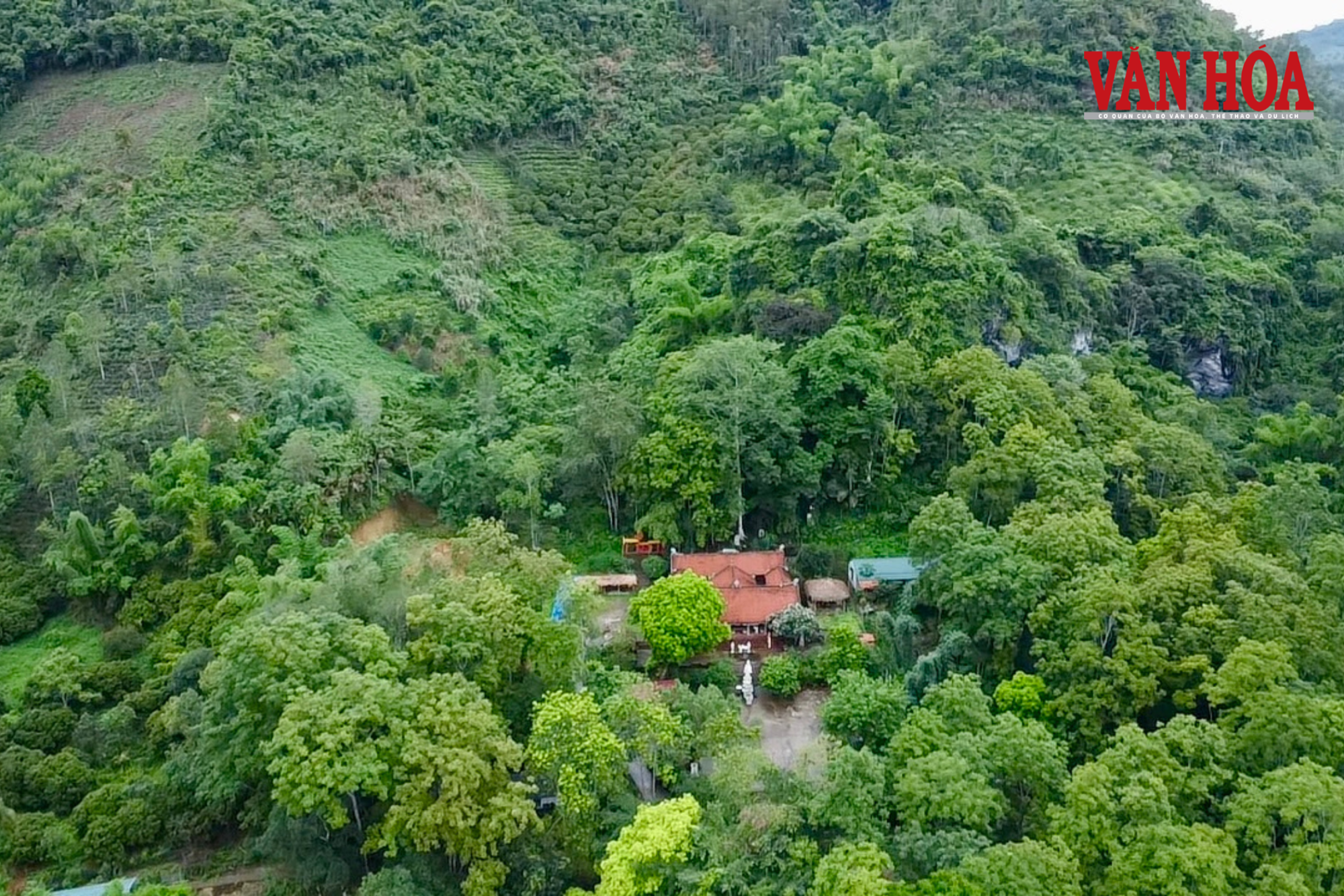 Từ chốn hoang vu, chùa đá cổ thu hút giới trẻ nhờ sư thầy triệu view - ảnh 1