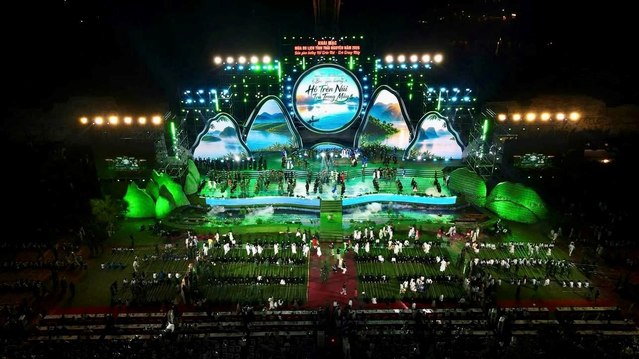 Mãn nhãn đại tiệc ánh sáng trong đêm khai mạc Mùa du lịch Thái Nguyên 2026 - ảnh 1