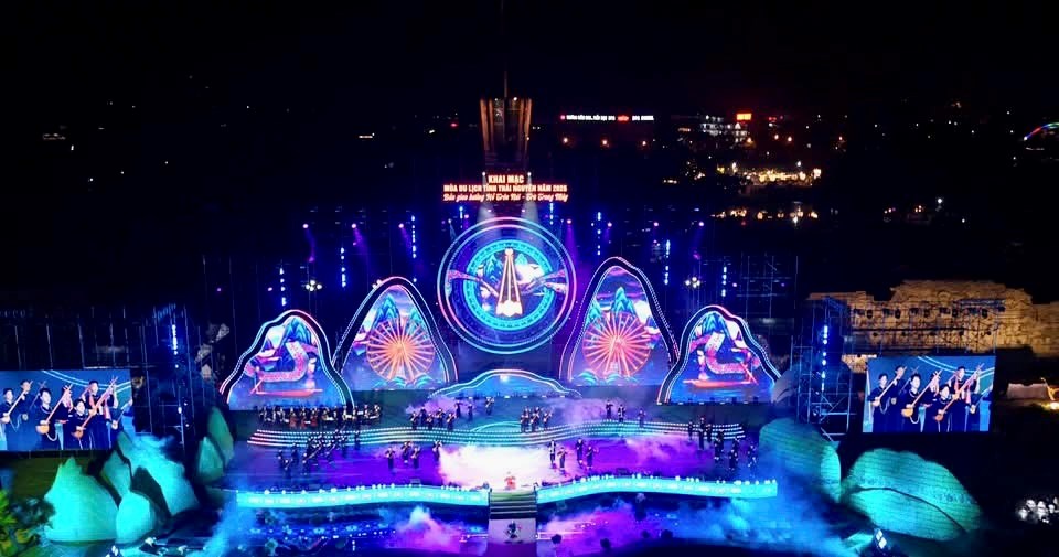 Mãn nhãn đại tiệc ánh sáng trong đêm khai mạc Mùa du lịch Thái Nguyên 2026 - ảnh 13