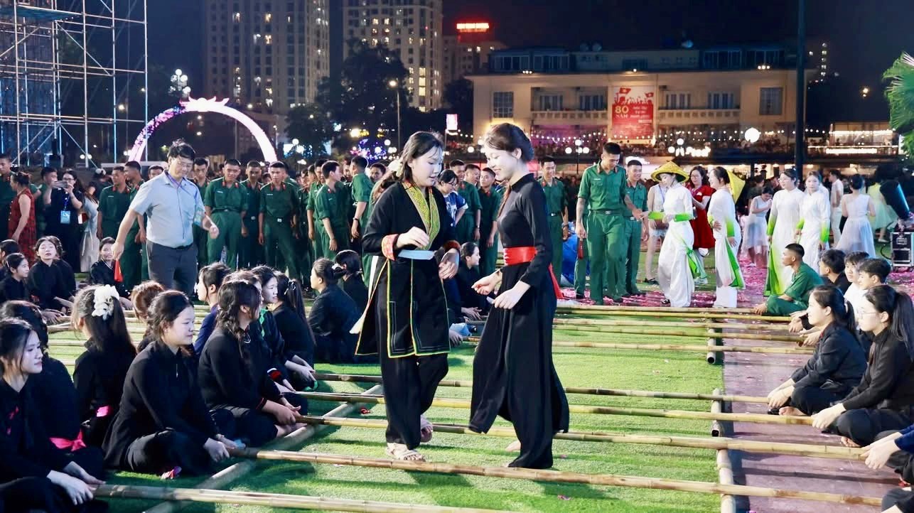Mãn nhãn đại tiệc ánh sáng trong đêm khai mạc Mùa du lịch Thái Nguyên 2026 - ảnh 8
