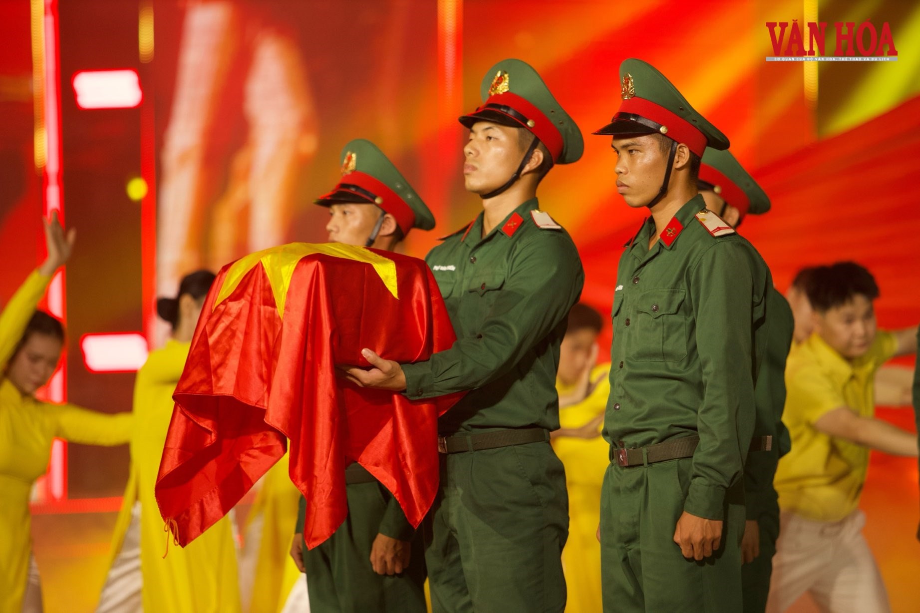 Những hình ảnh cảm động tại Cầu truyền hình “Sao sáng dẫn đường” ở Tuyên Quang - ảnh 7