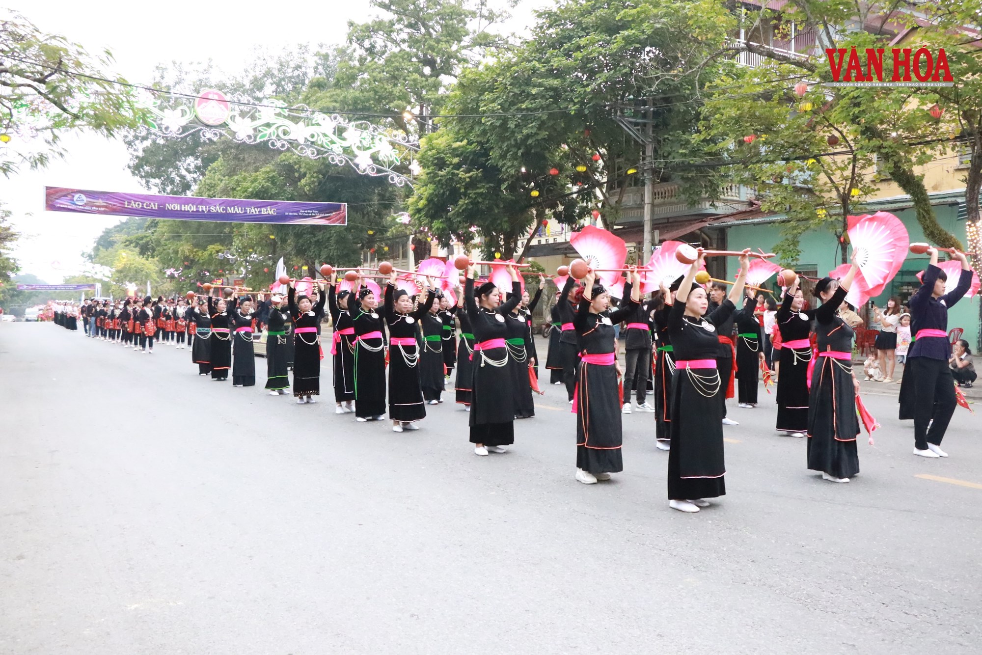 Đêm khai hội Mường Lò với tinh hoa Xòe Thái - ảnh 9