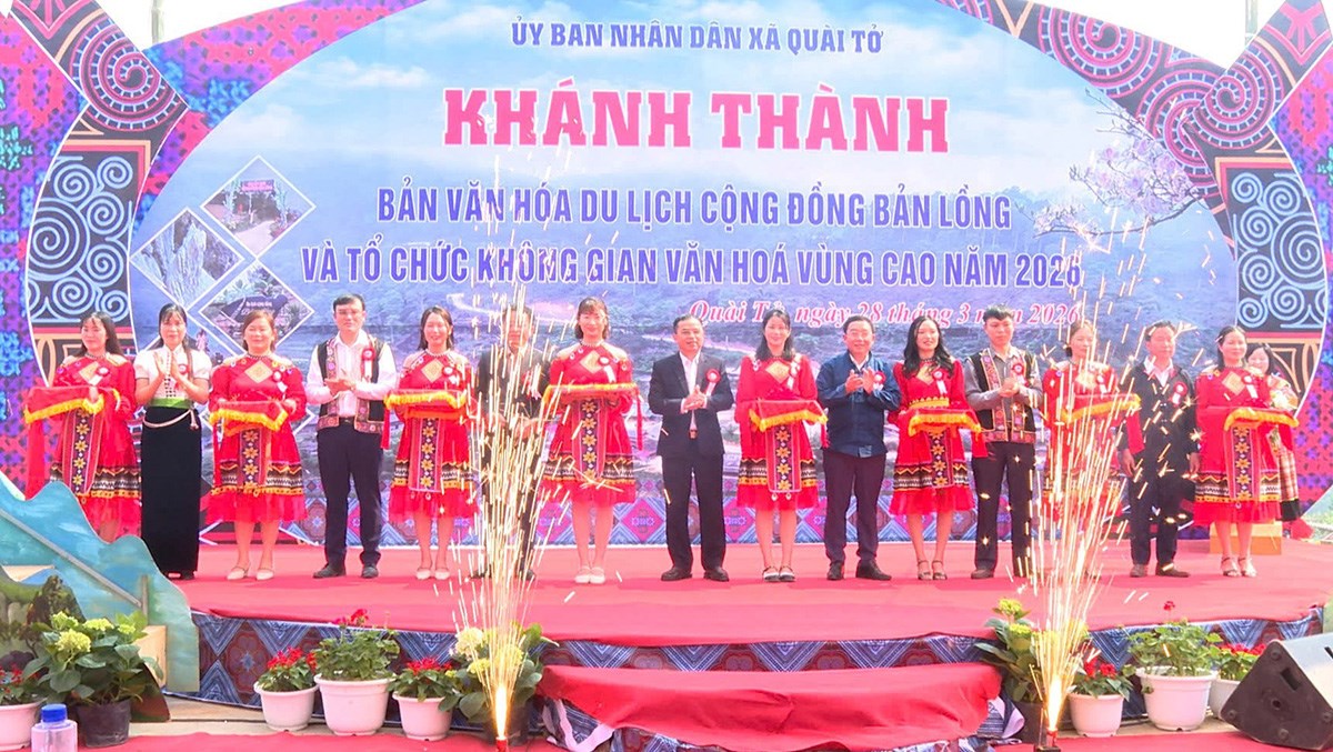 Cắt băng khánh thành Bản văn hóa du lịch cộng đồng Bản Lồng Điện Biên