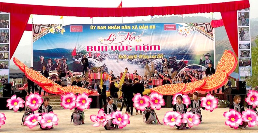 Nghi lễ truyền thống trong Lễ hội Bun Vốc Nặm ở Bản Bo