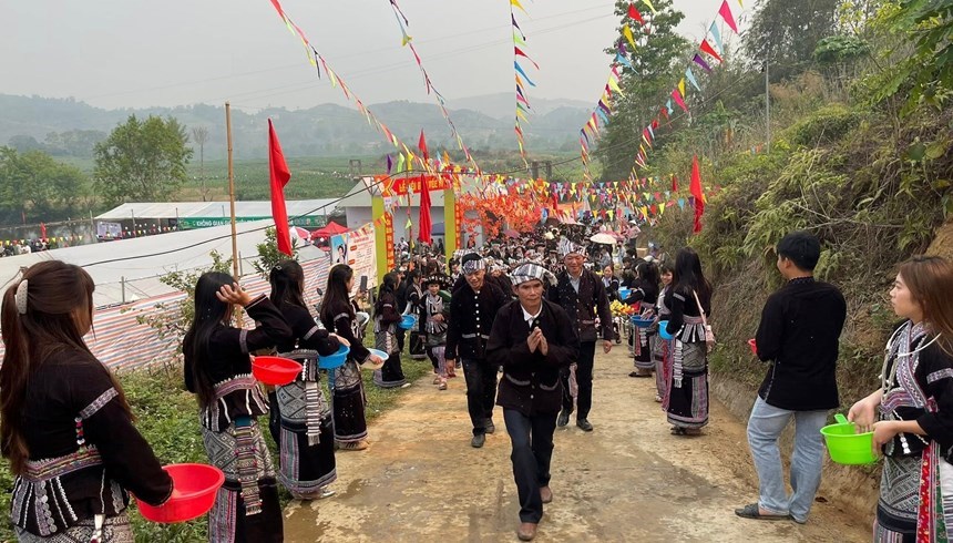 Không khí lễ hội Tết té nước của người Lào tại Bản Bo