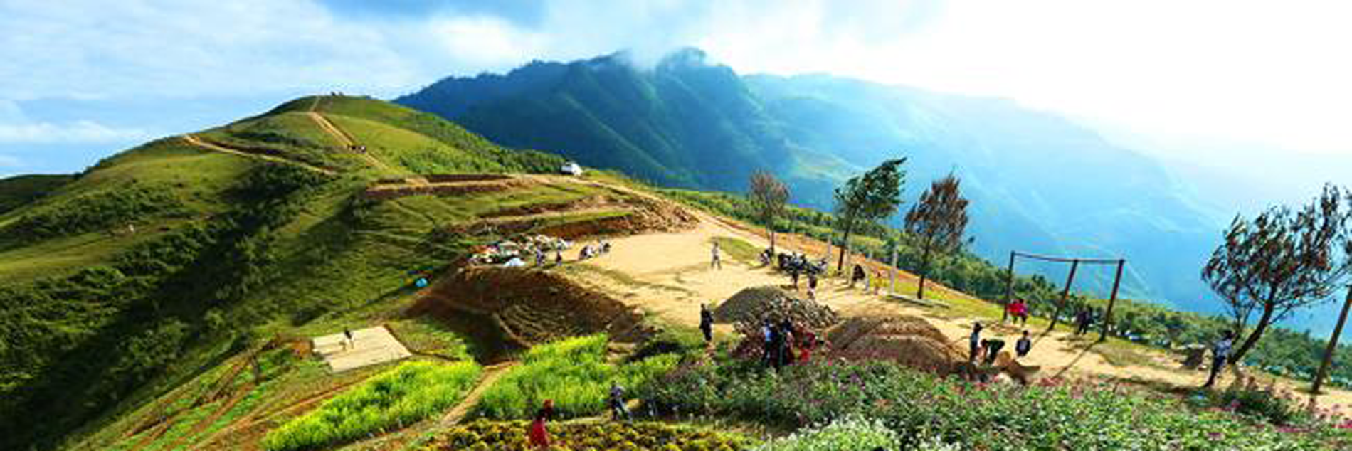 Toàn cảnh Bản Lồng nhìn từ đỉnh đèo Pha Đin, điểm du lịch cộng đồng mới của Điện Biên