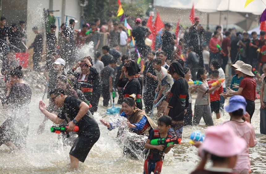 (Emagazine) Vui Tết “Bun Huột Nặm” với người Lào ở Núa Ngam - ảnh 9