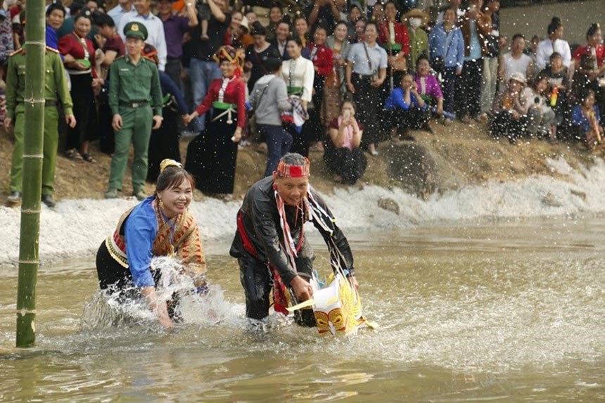 (Emagazine) Vui Tết “Bun Huột Nặm” với người Lào ở Núa Ngam - ảnh 5