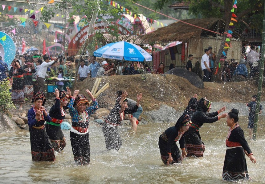 (Emagazine) Vui Tết “Bun Huột Nặm” với người Lào ở Núa Ngam - ảnh 8