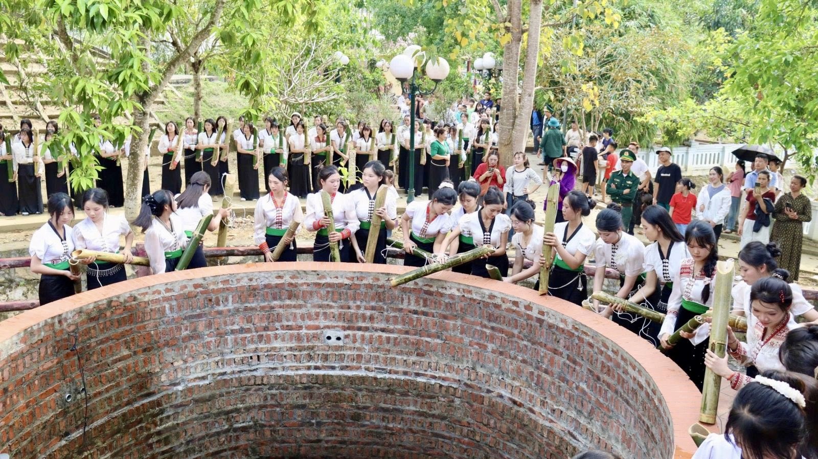 (Emagazine) Vui hội Nàng Han với người Thái trắng nơi biên cương Phong Thổ - ảnh 4