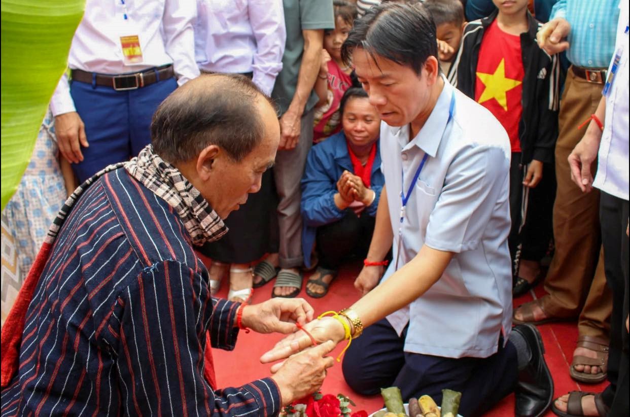 Trò chơi dân gian tại lễ hội Bun Huột Nặm Điện Biên