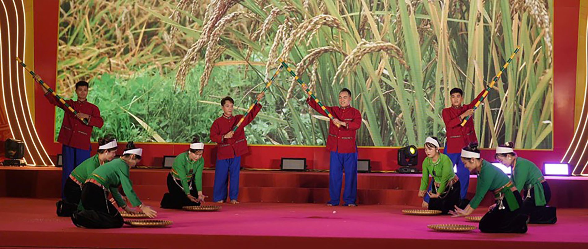 rình diễn văn hóa truyền thống các dân tộc tại Thanh An Điện Biên