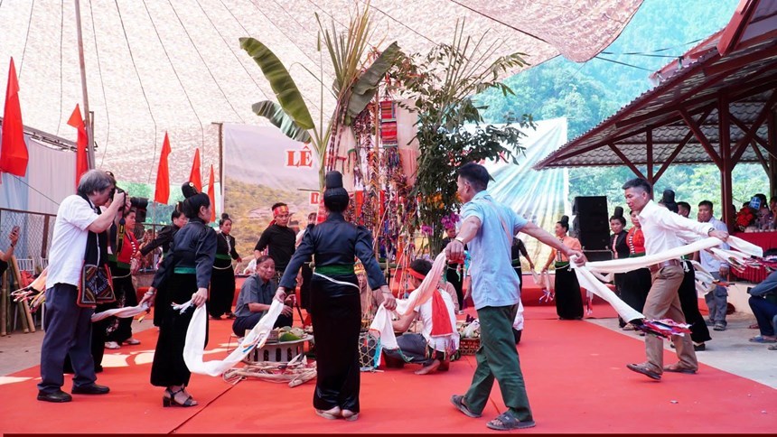 Đồng bào dân tộc La Ha tham gia lễ hội Láng Pang A tại Mường Khiêng