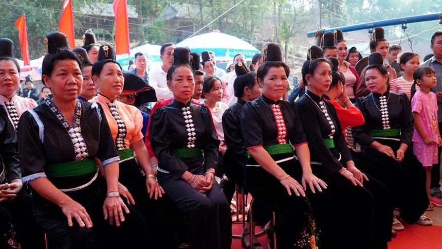 Trang phục truyền thống của người La Ha trong lễ hội Láng Pang A tại Mường Khiêng