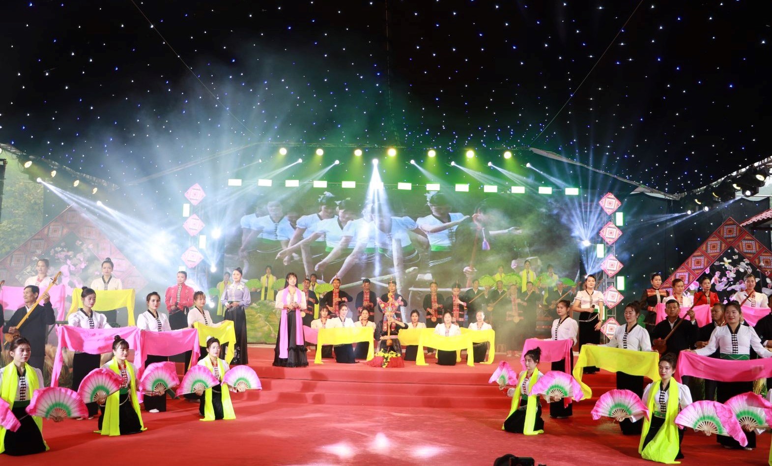 (Emagazine) Rộn ràng Lễ hội “Then Kin Pang” của người Thái ở Lai Châu - ảnh 7