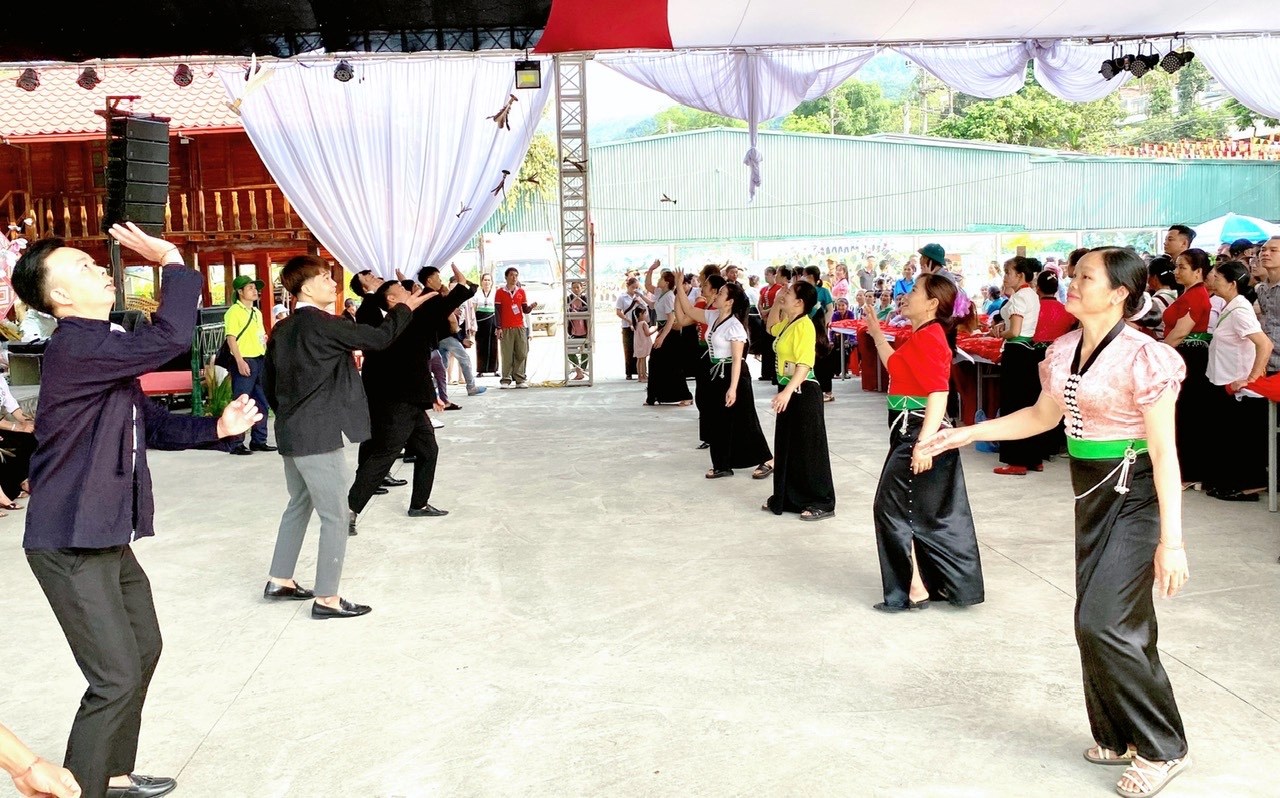 (Emagazine) Rộn ràng Lễ hội “Then Kin Pang” của người Thái ở Lai Châu - ảnh 17