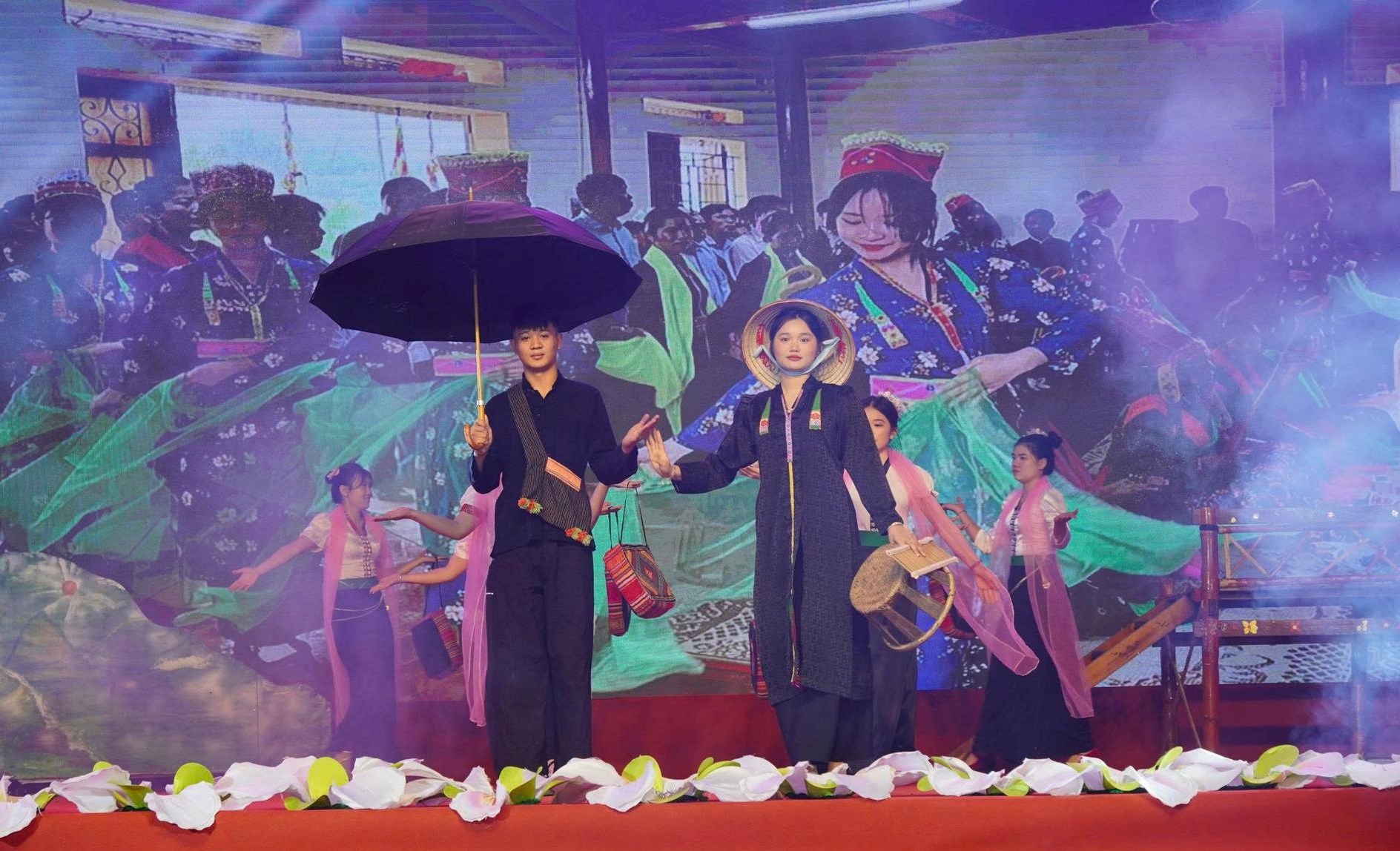 (Emagazine) Rộn ràng Lễ hội “Then Kin Pang” của người Thái ở Lai Châu - ảnh 13