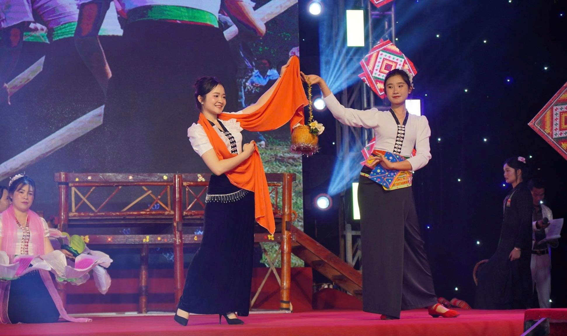 (Emagazine) Rộn ràng Lễ hội “Then Kin Pang” của người Thái ở Lai Châu - ảnh 12