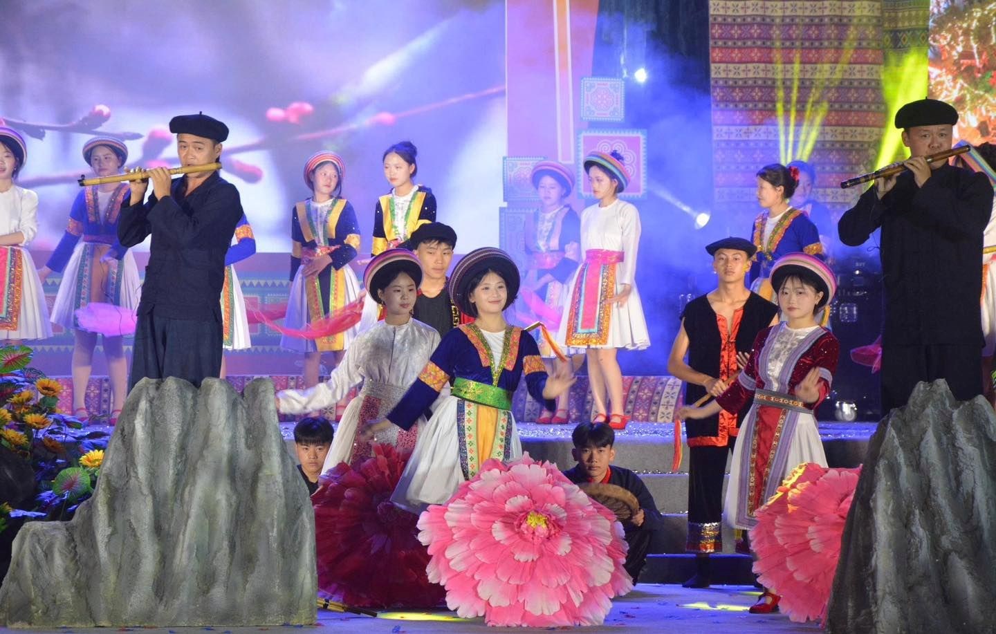 (Emagazine) “Lễ hội khèn Mông” - âm vang đại ngàn giữa phố cổ Đồng Văn - ảnh 4