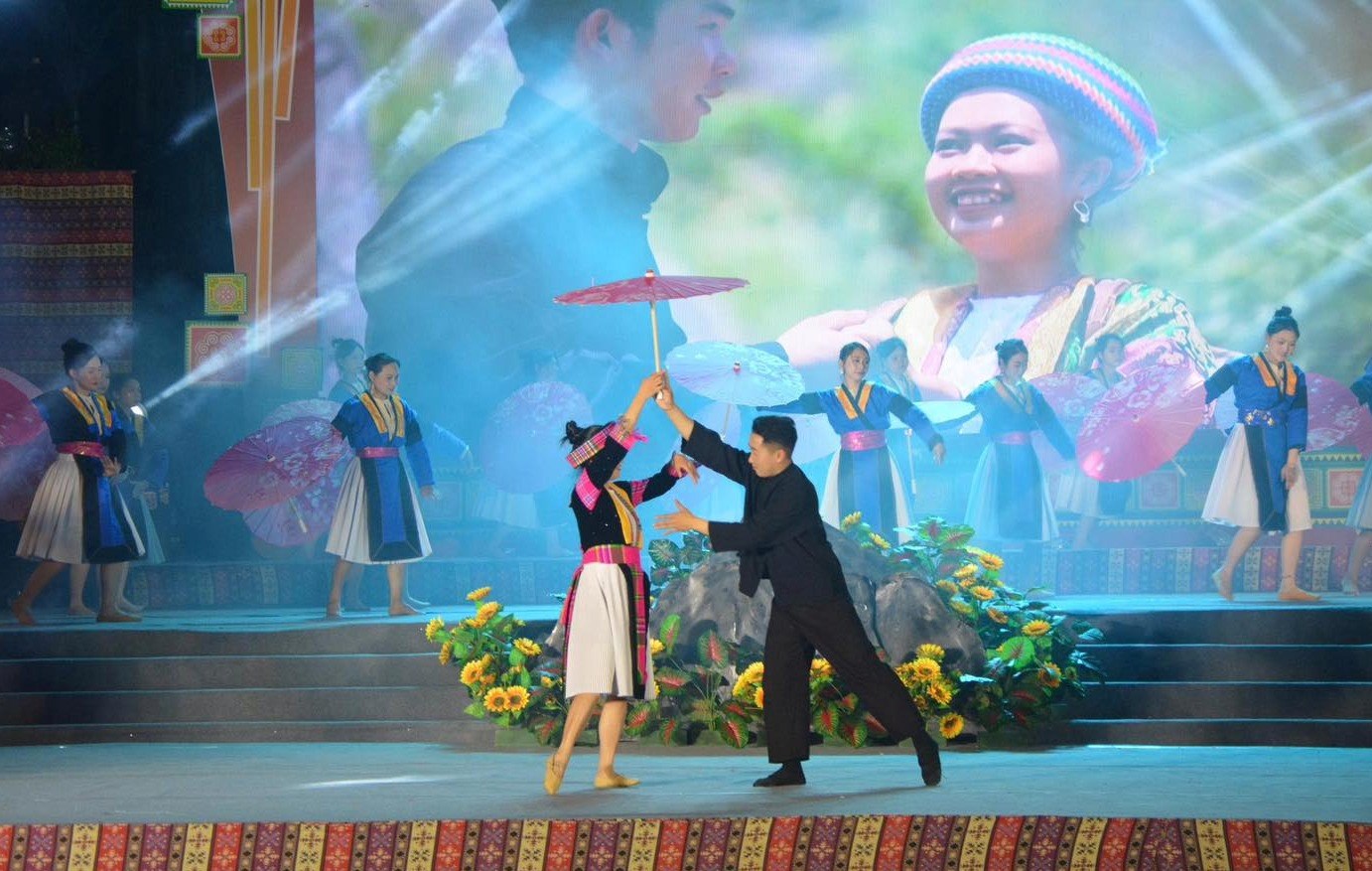 (Emagazine) “Lễ hội khèn Mông” - âm vang đại ngàn giữa phố cổ Đồng Văn - ảnh 9