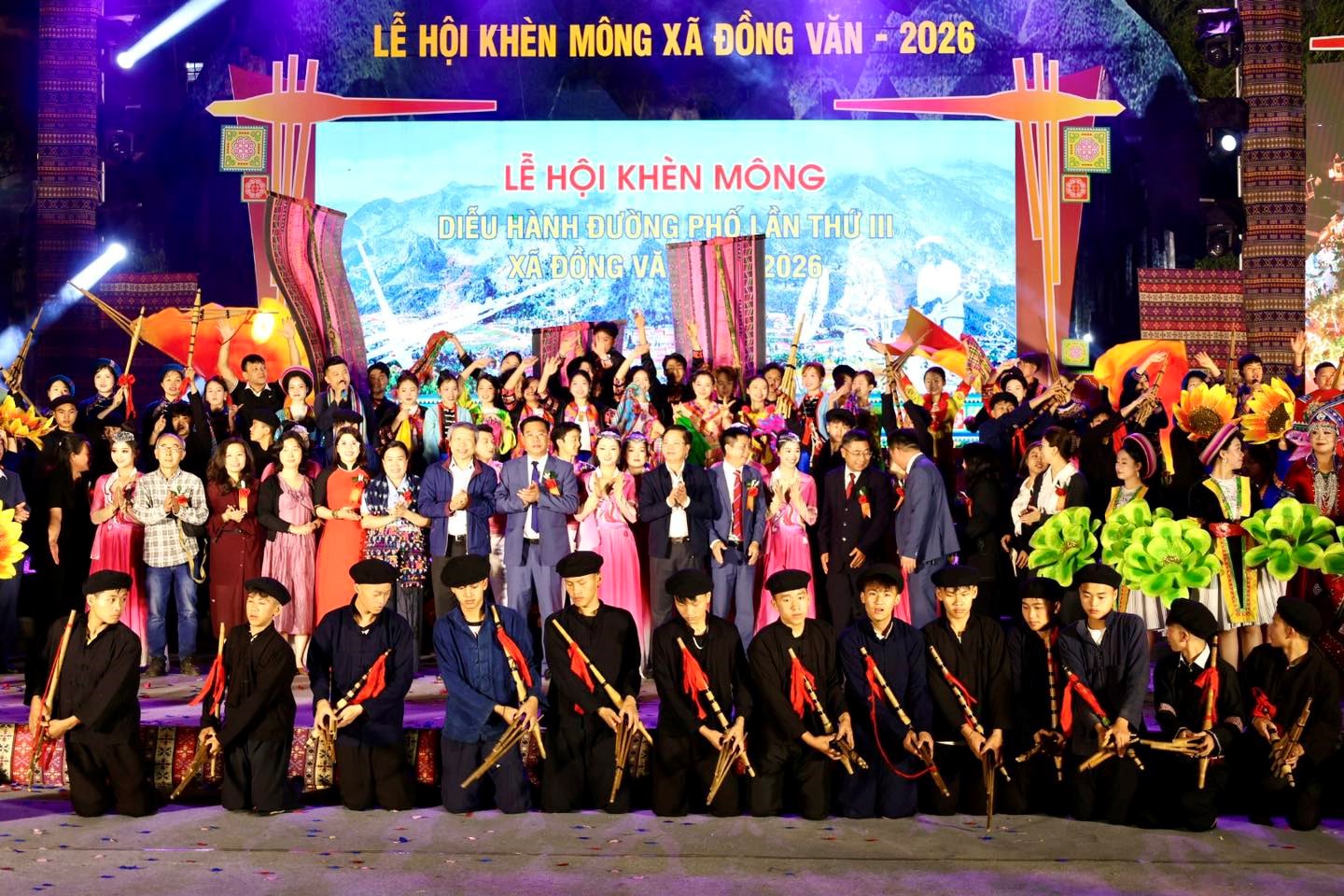 (Emagazine) “Lễ hội khèn Mông” - âm vang đại ngàn giữa phố cổ Đồng Văn - ảnh 8