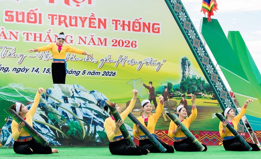 Không khí sôi động tại Lễ hội Đánh cá suối truyền thống của đồng bào Mường ở Phú Thọ
