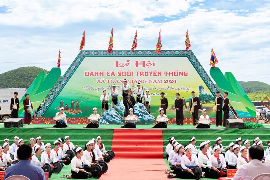 Lễ hội Đánh cá suối truyền thống tại xã Toàn Thắng tỉnh Phú Thọ tái hiện không gian văn hóa Mường