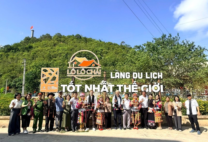 Cổng làng Lô Lô Chải điểm check-in nổi bật của làng du lịch tốt nhất thế giới
