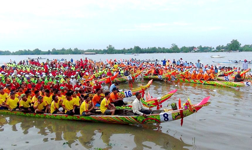 Đua ghe Ngo là môn thể thao văn hóa đặc sắc của đồng bào Khmer tại An Giang
